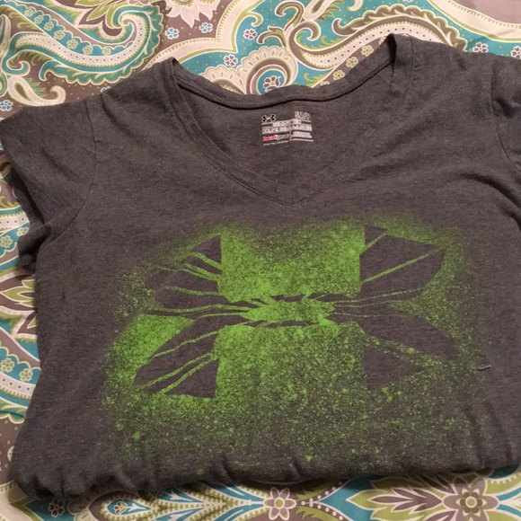 Under Armour Tops - Women’s under armour shirt size small